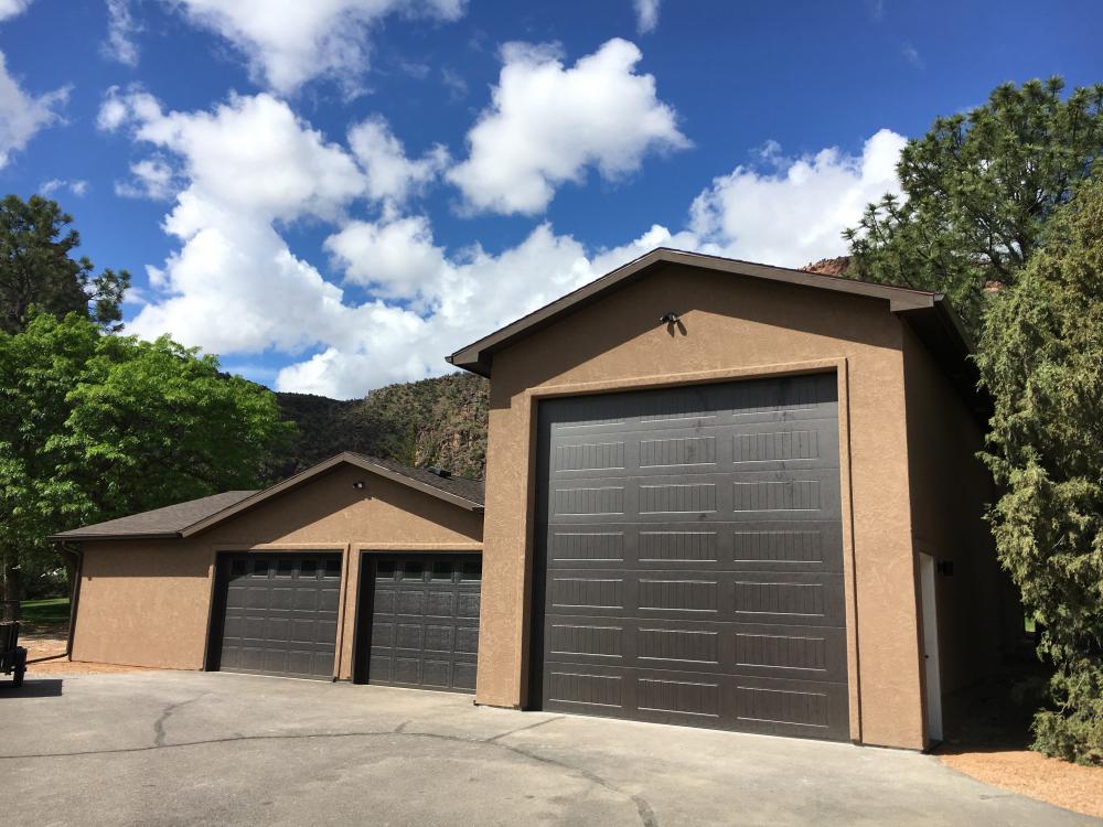 Garages and Shops 23 Garages and Shops